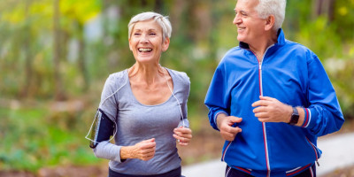 2 ejercicios de entrenamiento de fuerza para personas mayores